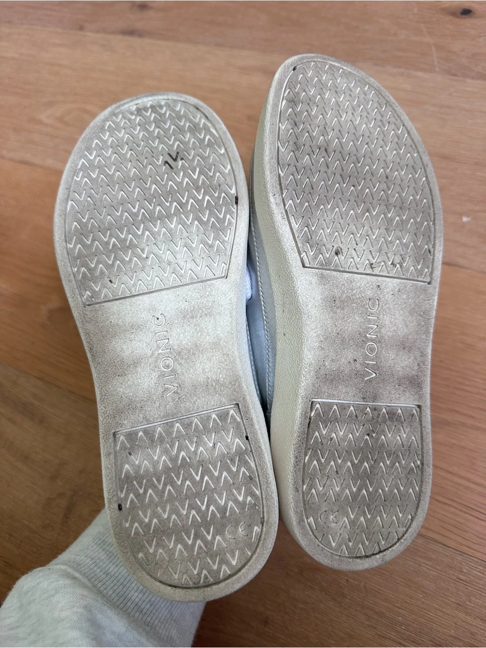 Vionic metallic silver